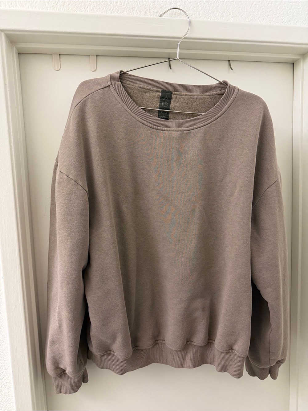 Follow Your Legend - Men's Crewneck Sweatshirt in Taupe